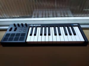 Alesis V25 Midi Controller
